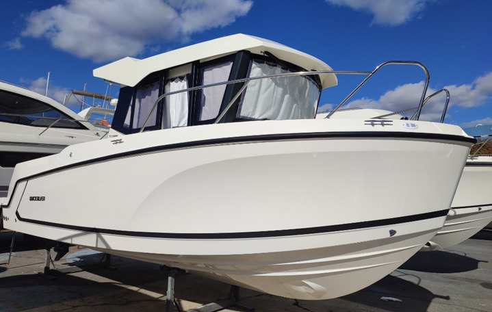 slider 0 Quicksilver Activ 705 Pilothouse